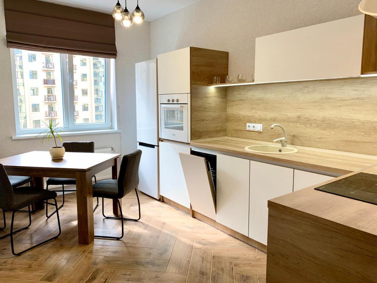Luxury Pearl Odessa Apartment Bagian luar foto